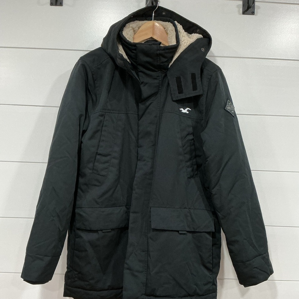 Hollister Men's Black Hooded Puffer Parka with Sherpa Lining